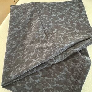 Align 8 inch short in size 4